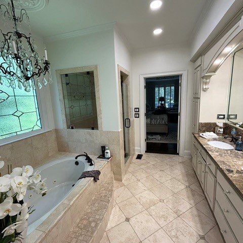 Original Roswell bathroom showing the separate tiled shower, built-in jetted tub, and long double vanity